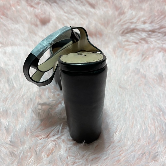 Lemon Drop by Privileged
Black Taga Platform Heels
Size 6.5 - Picture 4 of 8